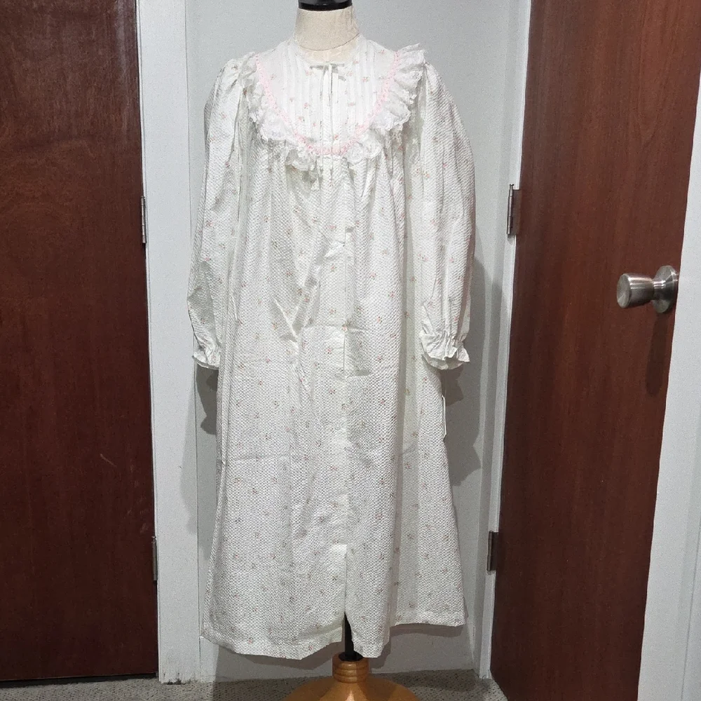 Vintage Gilligan & O'Malley White Floral Nightgown - Picture 1 of 9
